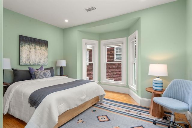 19 Forest St, Newton, MA 02461