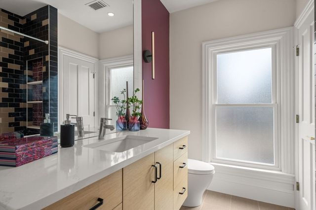 19 Forest St, Newton, MA 02461