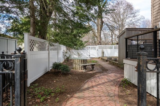19 Forest St, Newton, MA 02461