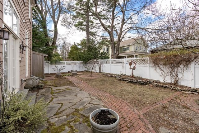 19 Forest St, Newton, MA 02461