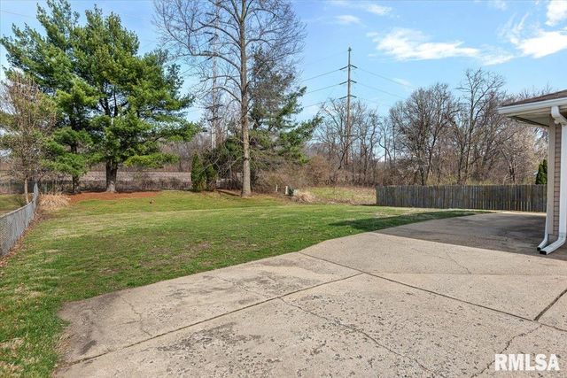 2721 DELAWARE Drive, Springfield, IL 62702