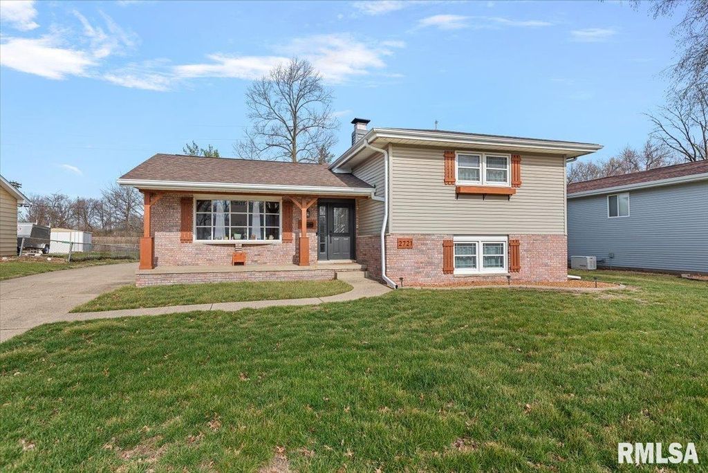2721 DELAWARE Drive, Springfield, IL 62702