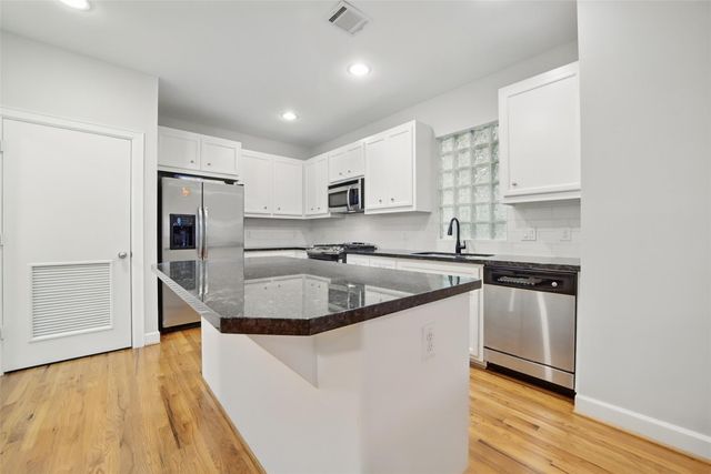 650 Westcross Street 44, Houston, TX 77018