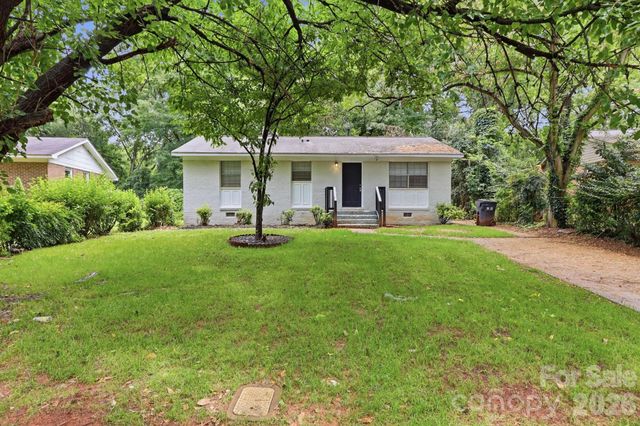 2121 Longleaf Drive, Charlotte, NC 28210