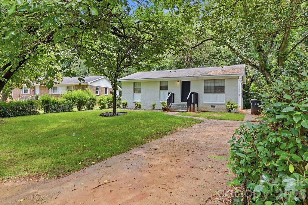 2121 Longleaf Drive, Charlotte, NC 28210