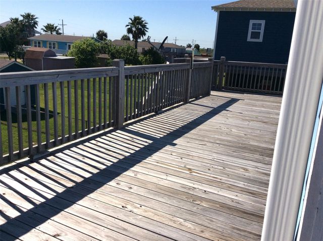 915 Sandollar, Crystal Beach, TX 77650