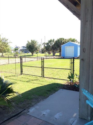 915 Sandollar, Crystal Beach, TX 77650