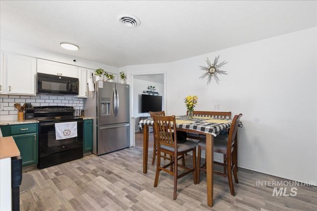 2211 3rd St S, Nampa, ID 83651