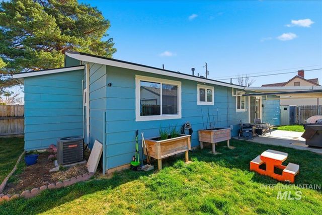 2211 3rd St S, Nampa, ID 83651