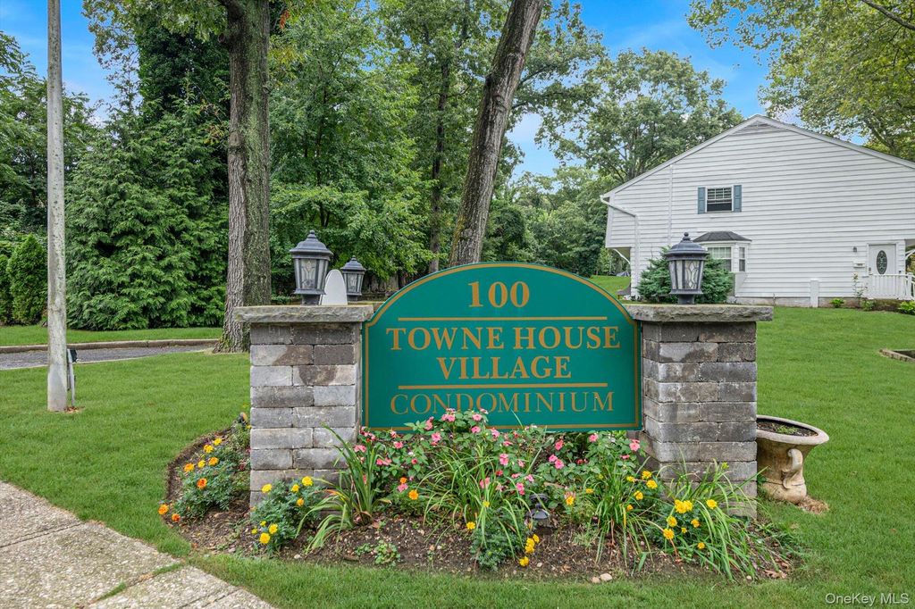 1108 Towne House Village, Hauppauge, NY 11749 — photo 2