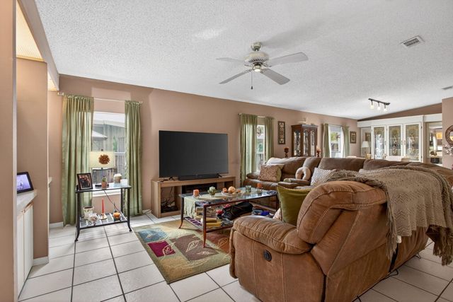 6482 NW 37th Avenue, Coconut Creek, FL 33073