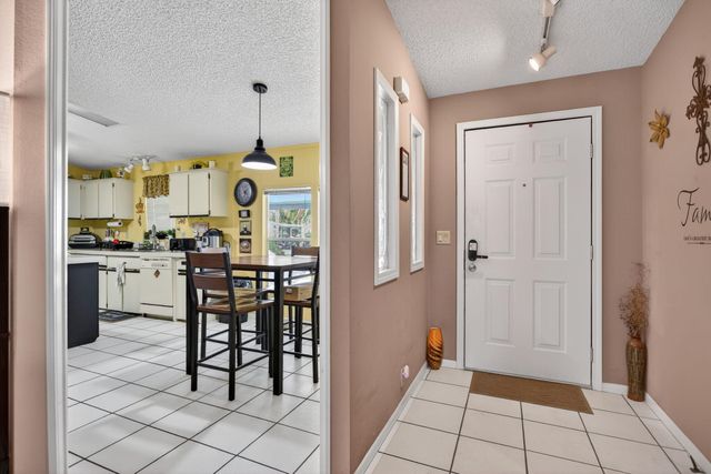 6482 NW 37th Avenue, Coconut Creek, FL 33073