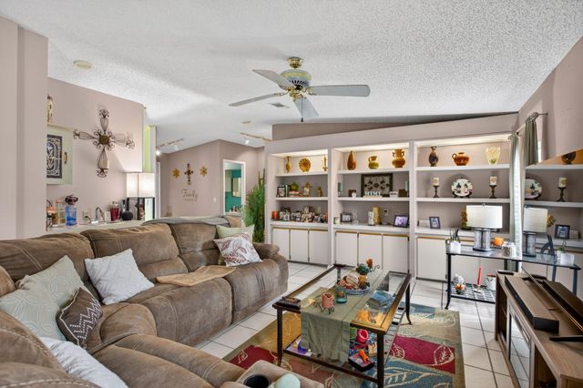 6482 NW 37th Avenue, Coconut Creek, FL 33073