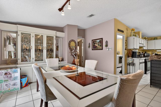 6482 NW 37th Avenue, Coconut Creek, FL 33073