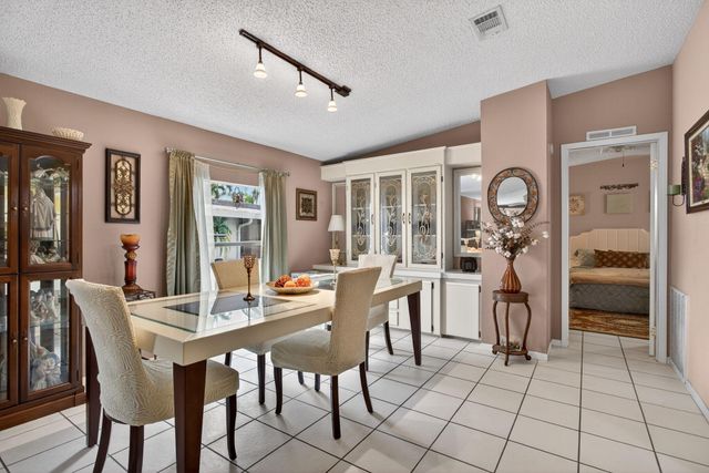 6482 NW 37th Avenue, Coconut Creek, FL 33073