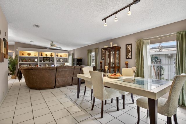 6482 NW 37th Avenue, Coconut Creek, FL 33073