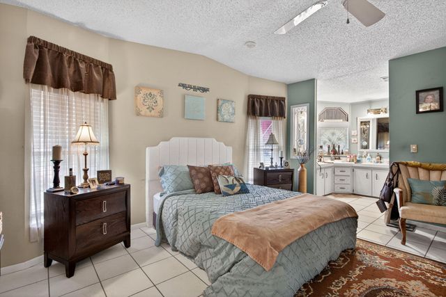 6482 NW 37th Avenue, Coconut Creek, FL 33073