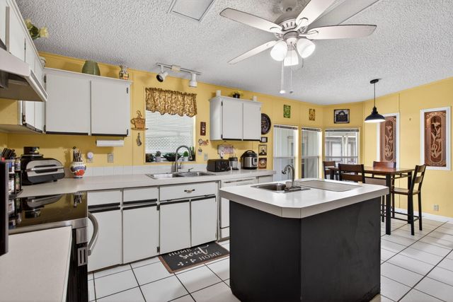 6482 NW 37th Avenue, Coconut Creek, FL 33073