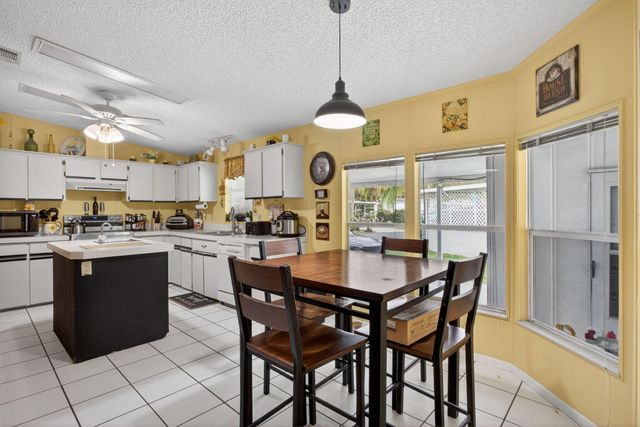 6482 NW 37th Avenue, Coconut Creek, FL 33073