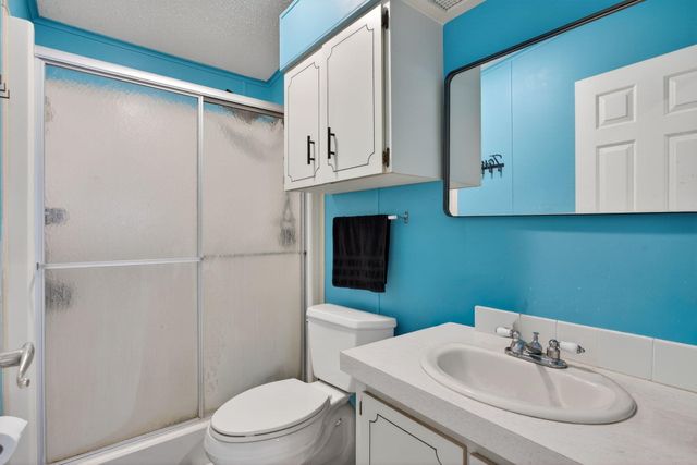 6482 NW 37th Avenue, Coconut Creek, FL 33073