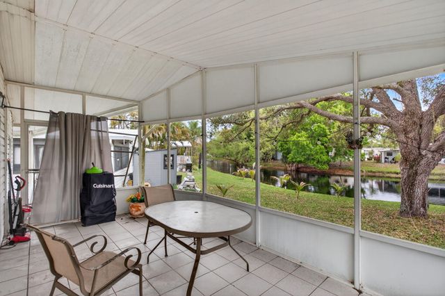 6482 NW 37th Avenue, Coconut Creek, FL 33073