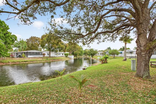 6482 NW 37th Avenue, Coconut Creek, FL 33073