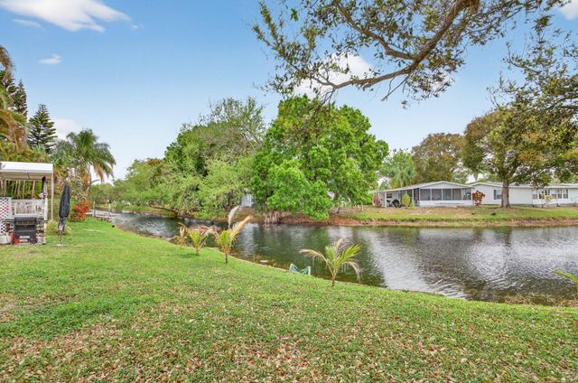 6482 NW 37th Avenue, Coconut Creek, FL 33073