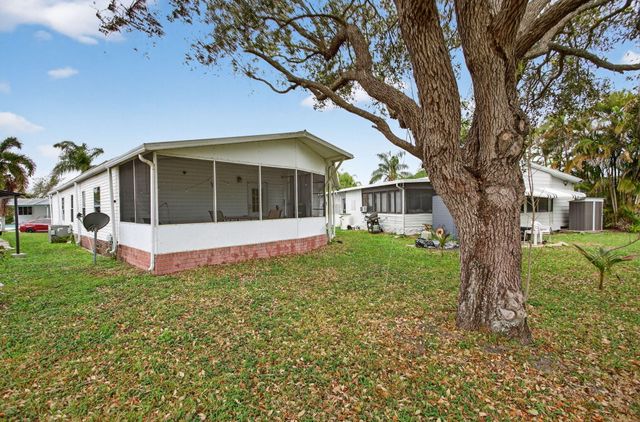 6482 NW 37th Avenue, Coconut Creek, FL 33073