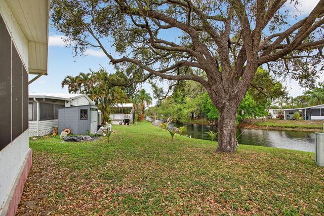 6482 NW 37th Avenue, Coconut Creek, FL 33073