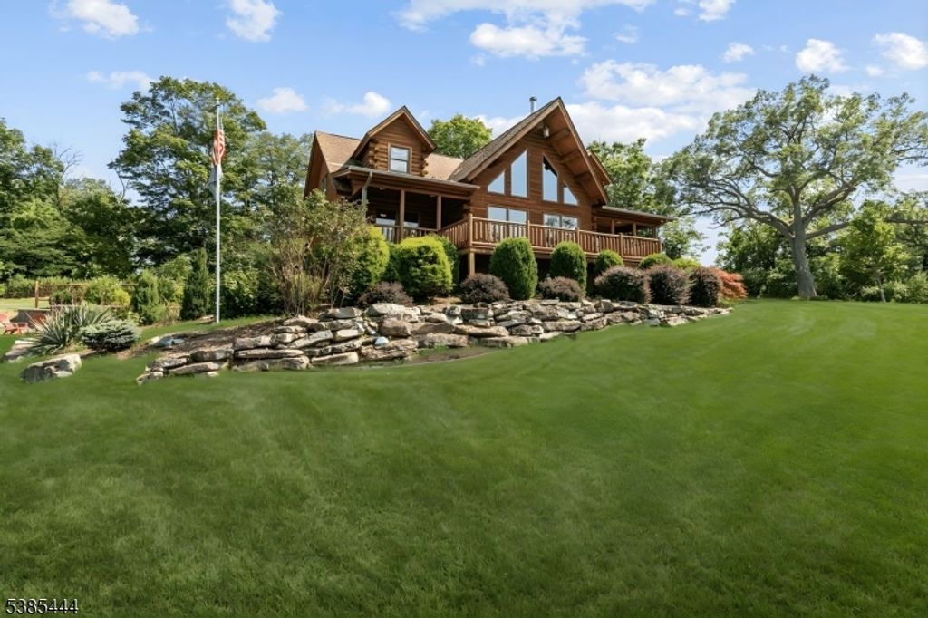 2 Garrett Dr, Hampton Twp., NJ 07860