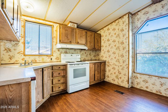 33300 S JEANNE Lane, Black Canyon City, AZ 85324