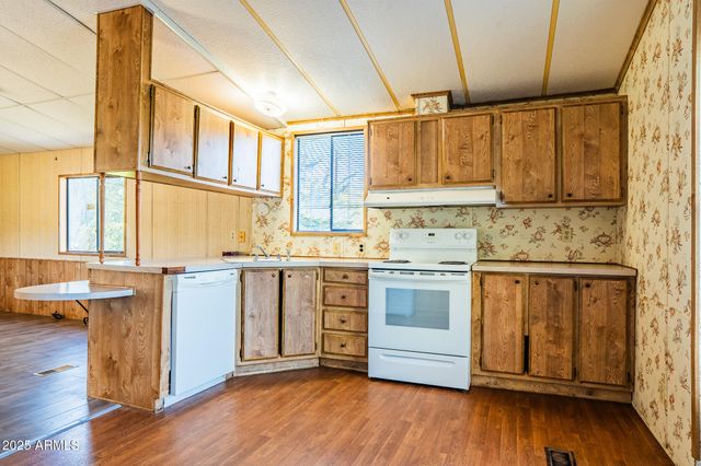 33300 S JEANNE Lane, Black Canyon City, AZ 85324