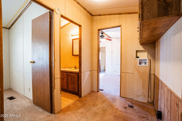 33300 S JEANNE Lane, Black Canyon City, AZ 85324