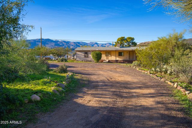 33300 S JEANNE Lane, Black Canyon City, AZ 85324