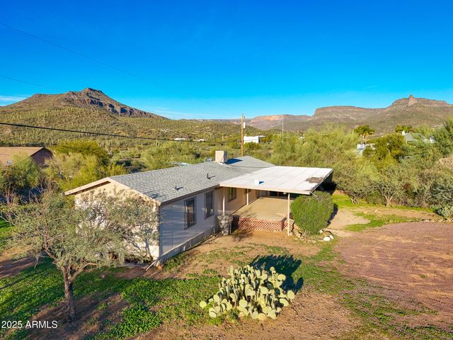 33300 S JEANNE Lane, Black Canyon City, AZ 85324