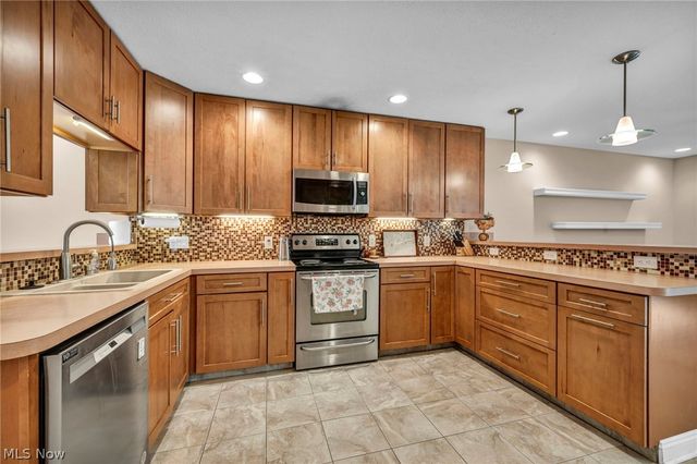 772 Wildberry Circle, Avon Lake, OH 44012