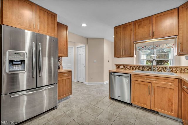 772 Wildberry Circle, Avon Lake, OH 44012