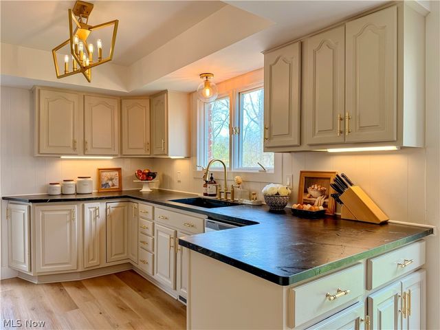 3169 Hilltop Point Circle, Medina, OH 44256