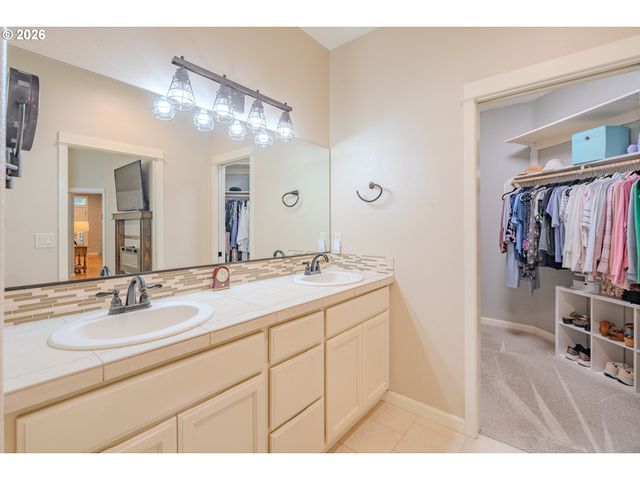 3016 Ne 169TH Way, Ridgefield, WA 98642
