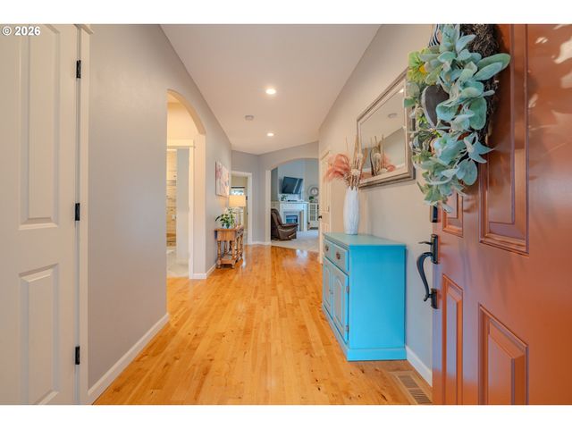 3016 Ne 169TH Way, Ridgefield, WA 98642