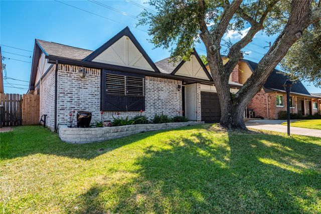 4 Williamsburg Circle, Galveston, TX 77551