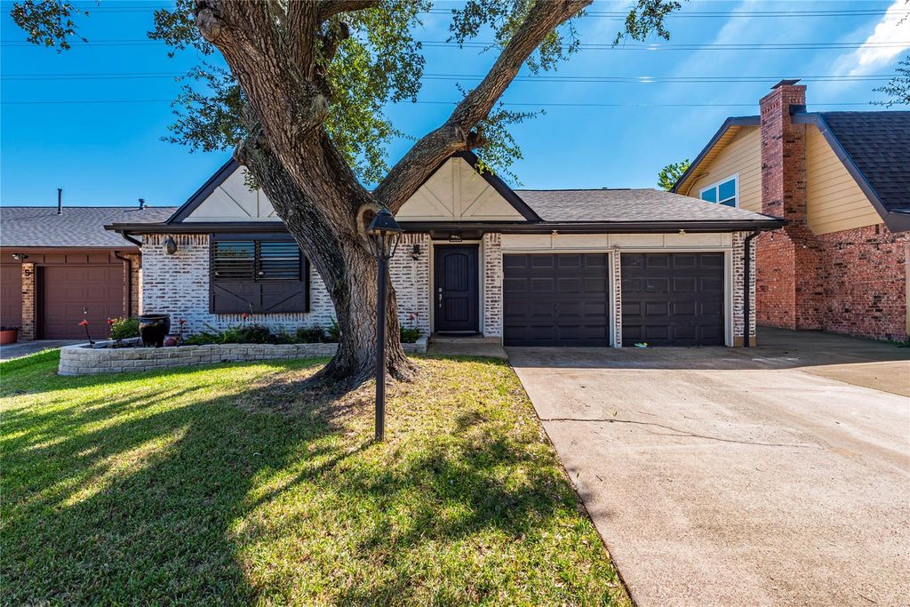 4 Williamsburg Circle, Galveston, TX 77551