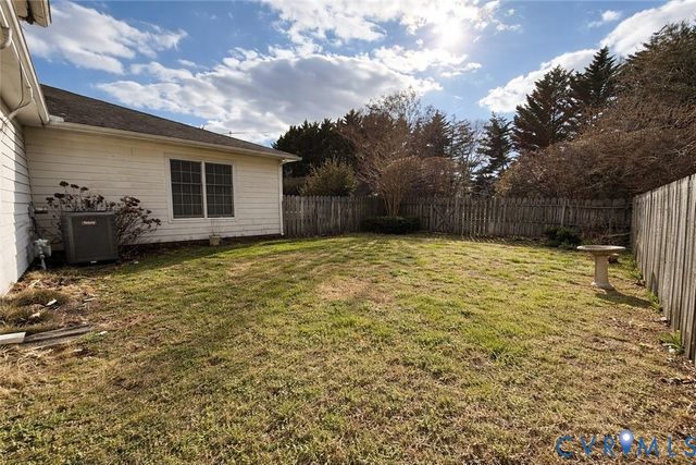 19 Bay Ct, Kilmarnock, VA 22482