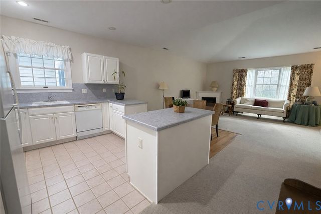 19 Bay Ct, Kilmarnock, VA 22482