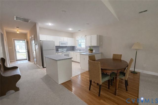 19 Bay Ct, Kilmarnock, VA 22482