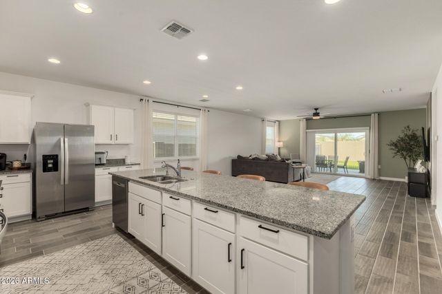 1714 W STARFIRE Avenue, Apache Junction, AZ 85120