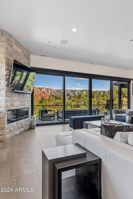 Image 32 of property listing at 202 CALLE DIAMANTE --, Sedona, AZ 86336