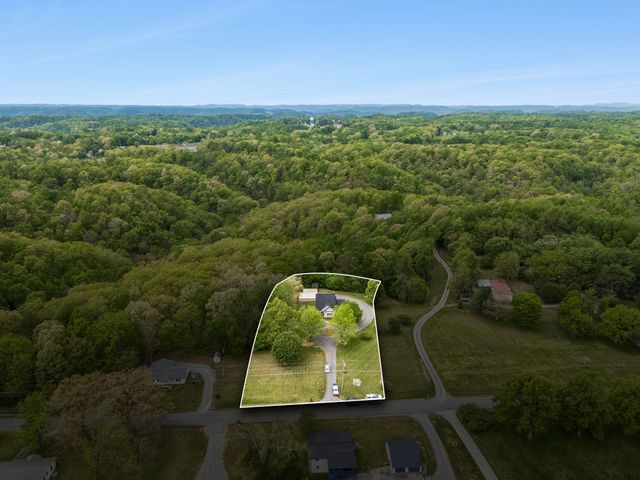735 Hurricane Ridge Rd, Smithville, TN 37166