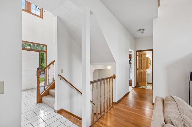 503 Abbey Way, Mendota Heights, MN 55120