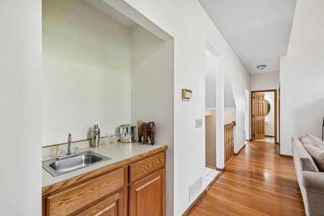 503 Abbey Way, Mendota Heights, MN 55120